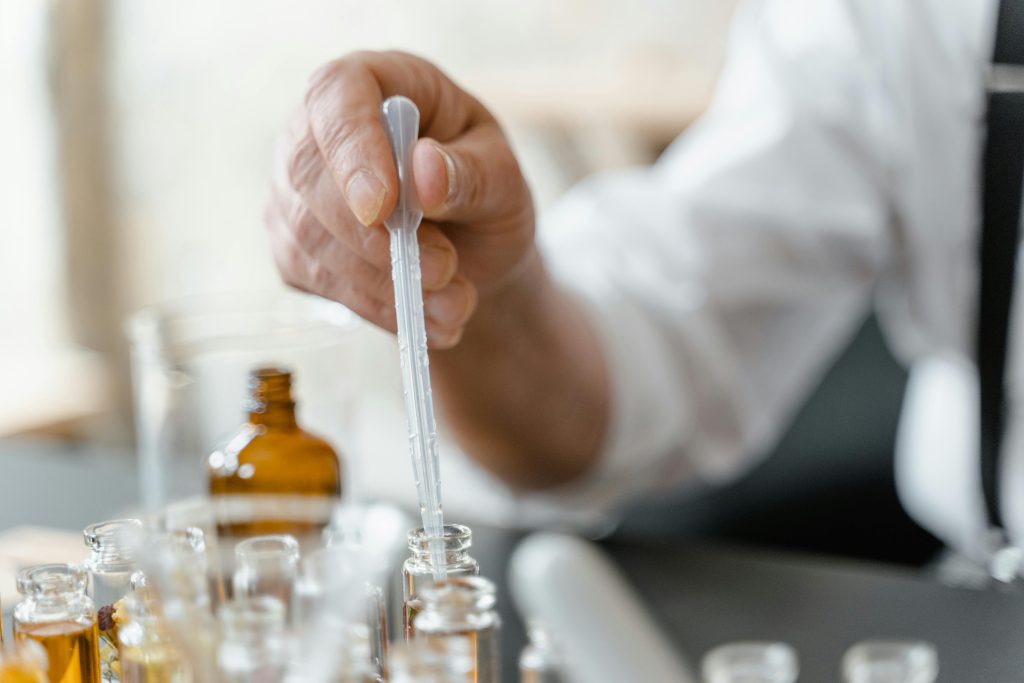 Comment créer sa marque de cosmétique avec un laboratoire ?