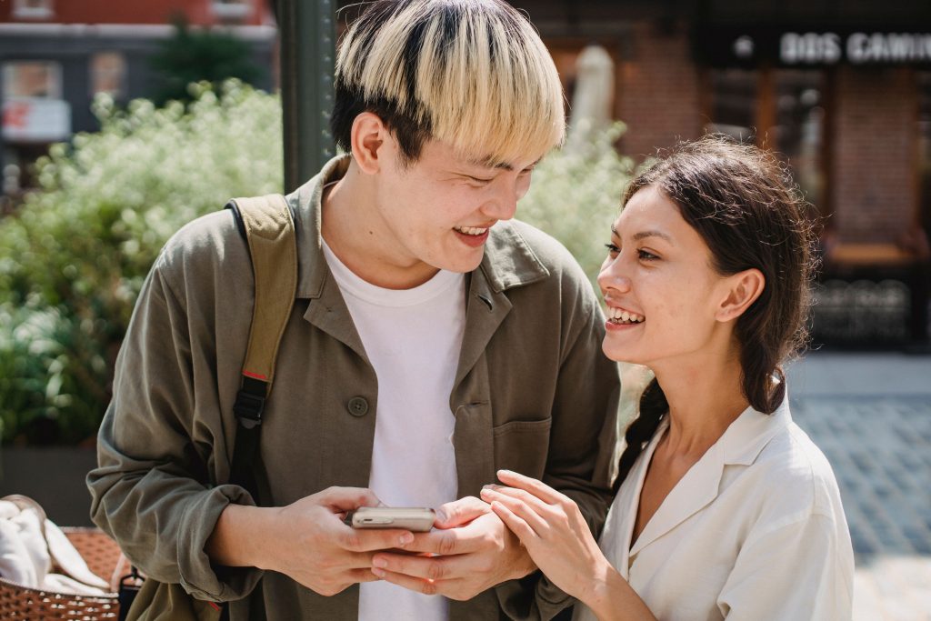 Comment rédiger un SMS pour lui donner envie de te voir ?