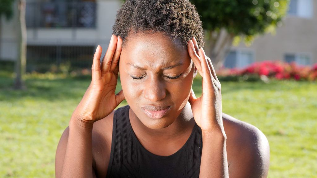 Mal de tête et nuque raide : quelle est la vraie cause ?