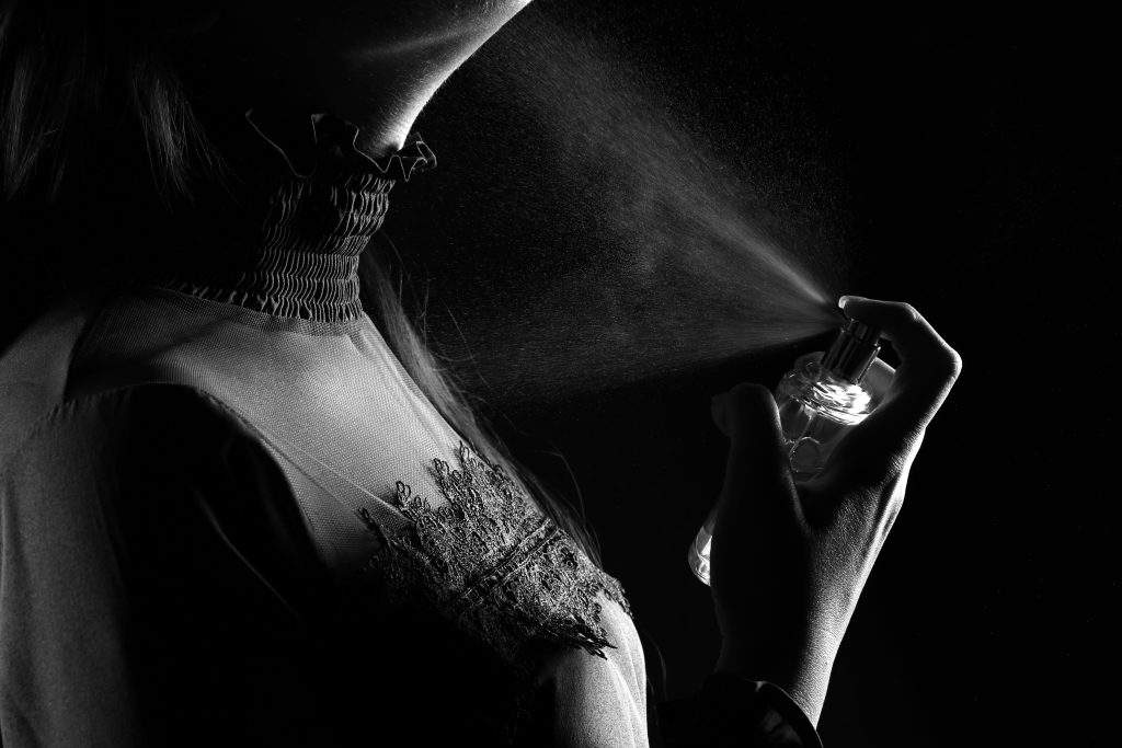 Pourquoi ton parfum longue tenue disparaît avant midi ?