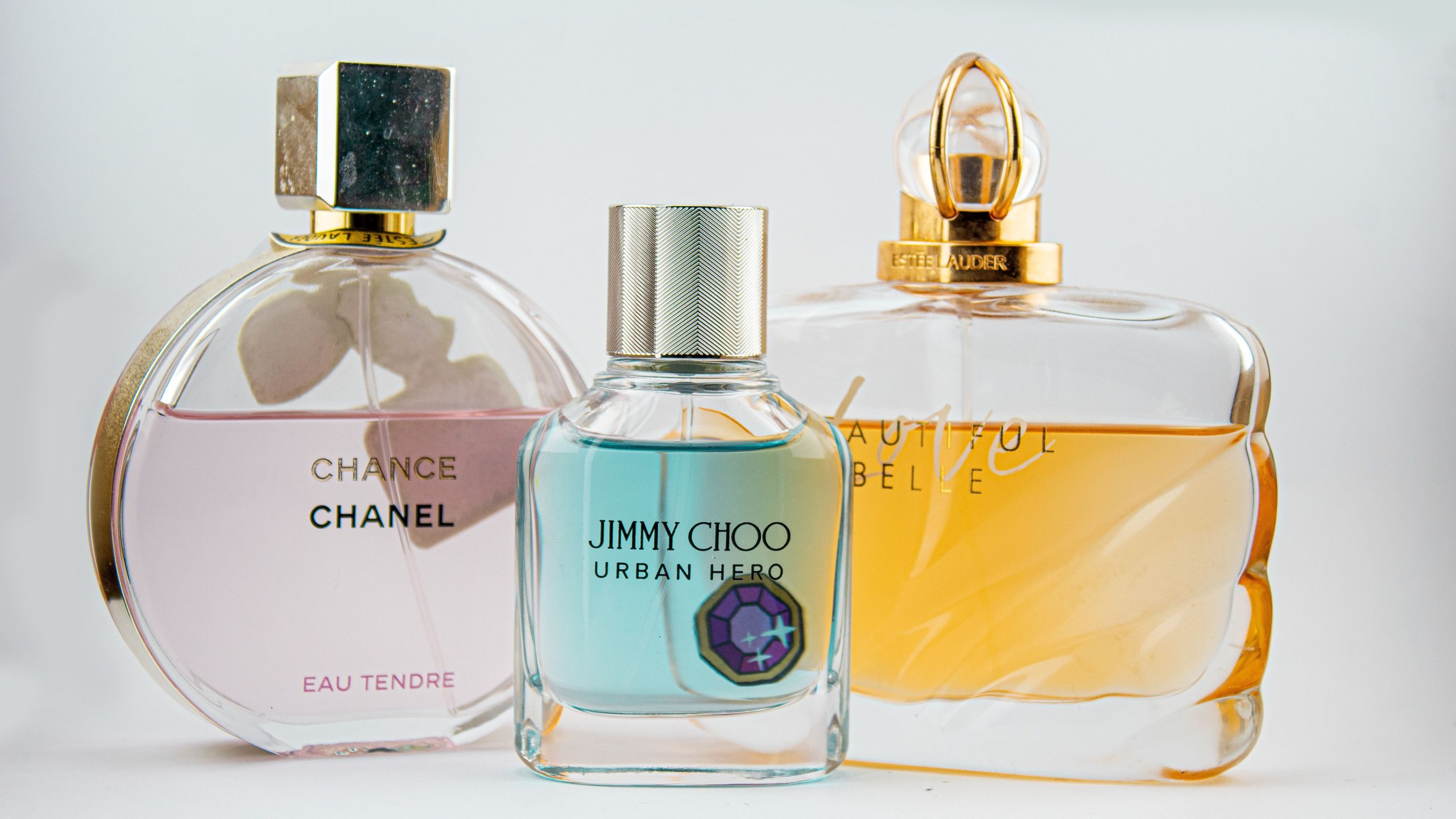 Flacons parfum designer Chanel Jimmy Choo Estee Lauder