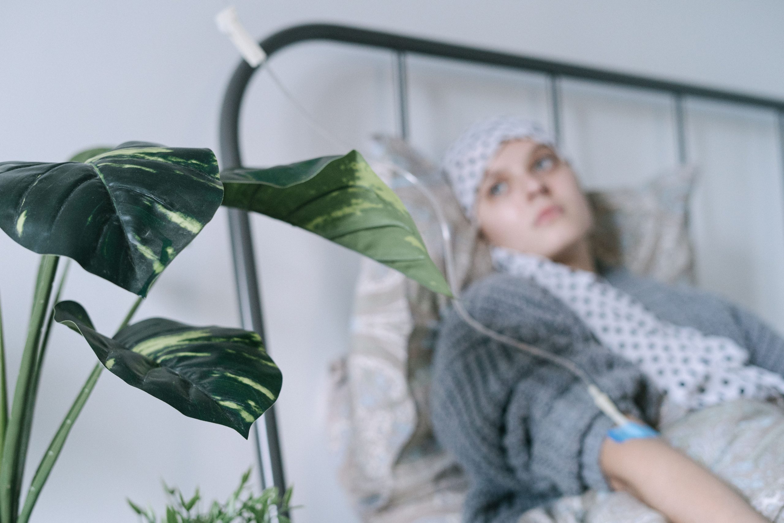 Patient cancer lit hopital avec perfusion