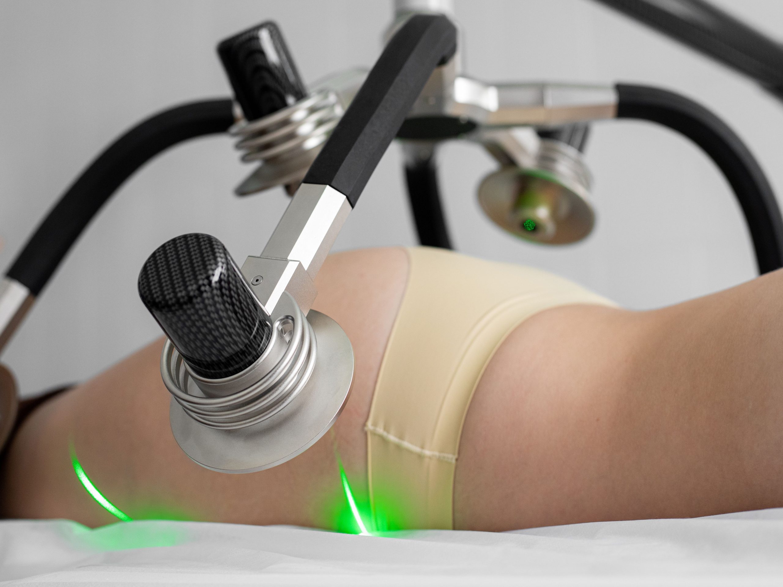 Patiente en traitement laser non-invasif en clinique