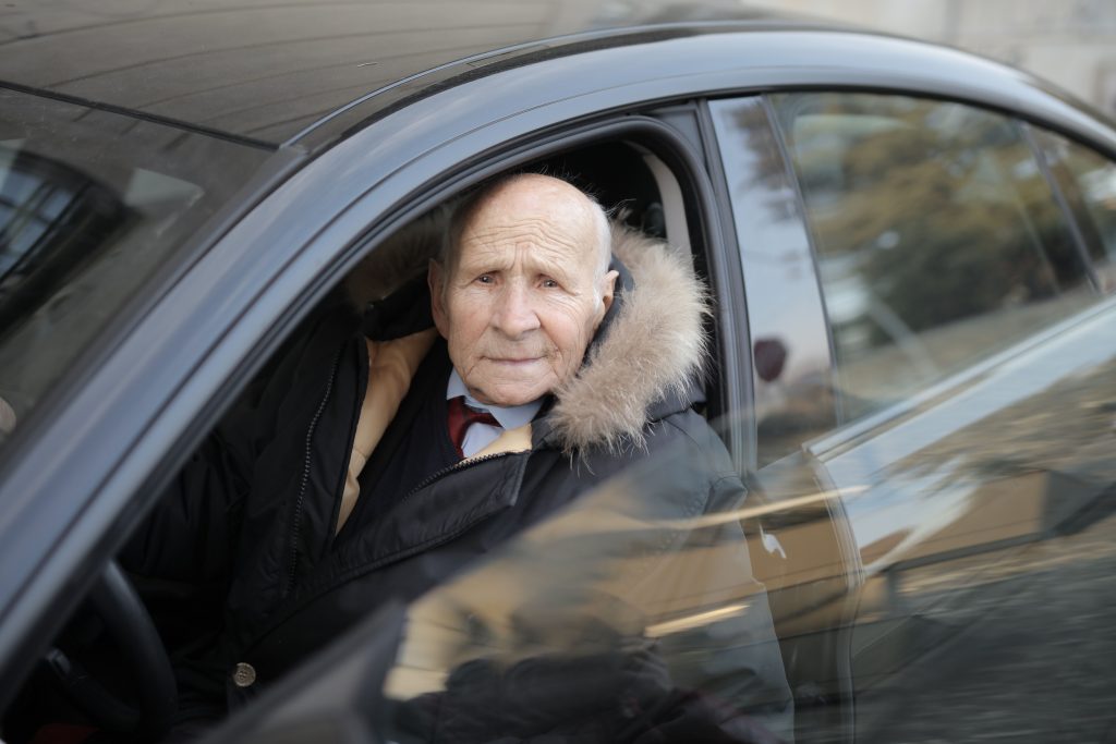 Quand peut-on reprendre la voiture après une prothèse de hanche ?
